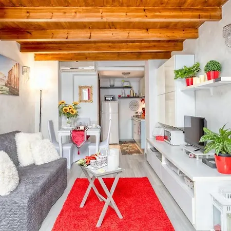 Plum Guide - Unicorn's Mane Apartment Rome