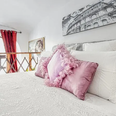 Plum Guide - Unicorn's Mane Apartment Rome